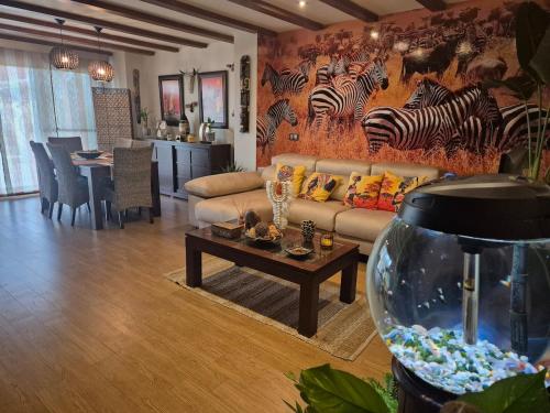 Acogedor y exótico hogar con piscina privada (Acogedor y exotico hogar con piscina privada) in Rafelguaraf