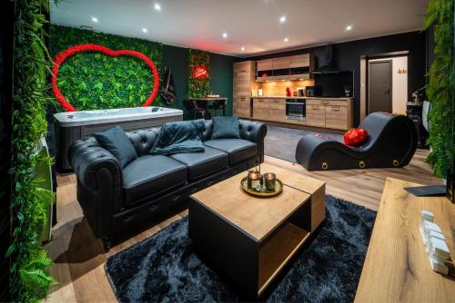 Escapade amoureuse, Love Room avec jacuzzi privé (Escapade amoureuse, Love Room avec jacuzzi prive) in Nozeroy