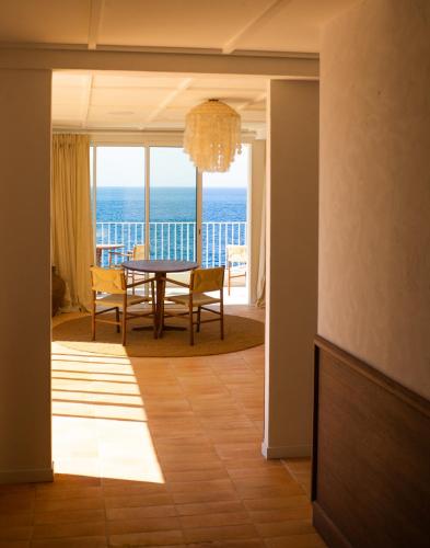 Restaurant, Les Roches Rouges, a Beaumier hotel in Saint-Raphael