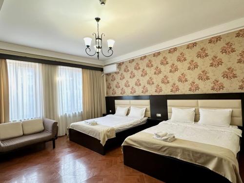 Pokoj pro hosty, Four brother in Tbilisi