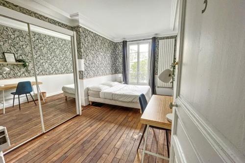 Room in elegant 3-bedroom apartment near Bois de Vincennes, Paris