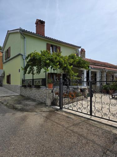 Viesnīcas āriene, House Belavici in Manjadvorci