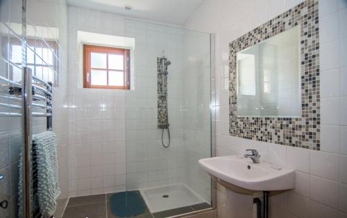 Detached rural Barn with private pool in Saint-Aubin-de-Cadelech