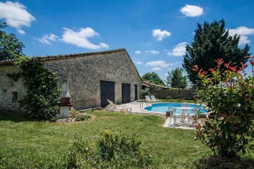 Viesnīcas āriene, Detached rural Barn with private pool in Saint-Aubin-de-Cadelech