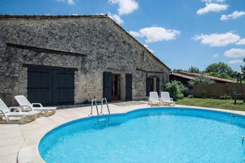 Detached rural Barn with private pool in Saint-Aubin-de-Cadelech