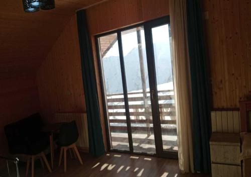 شرفة/ تراس, Kashmiri kitchens hotel in Gudauri