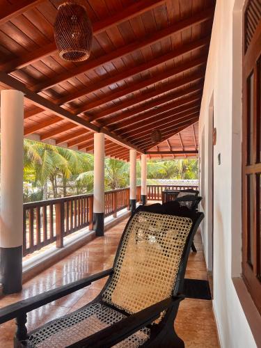شرفة/ تراس, Ibisbird Beach Bungalows, Sport, Spa and Restaurant in Tangalle
