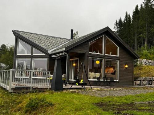 Lunvik - Flott hytte ved Nysætervatnet – khách sạn tại Sykkylven