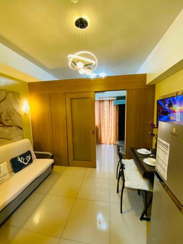 1bedroom Pool view 1441 shell residence with balcony, Manila