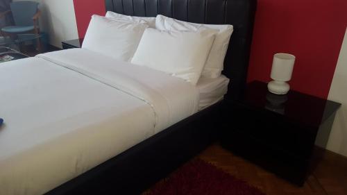 Double Room with Shared Bathroom image 8