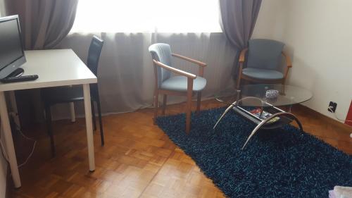 Double Room with Shared Bathroom image 5
