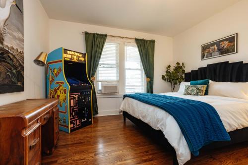 Top Walk score! Prime Westport Midtown Location! in Kansas City, USA