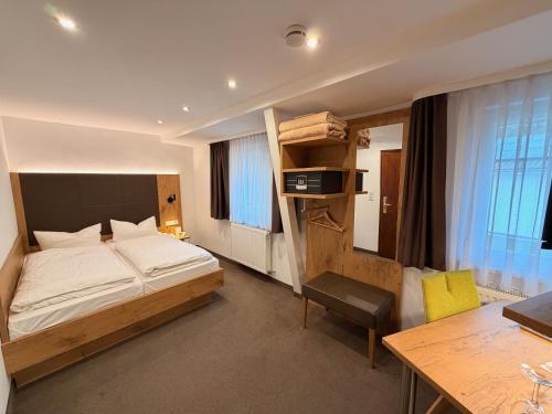 1 queen bed