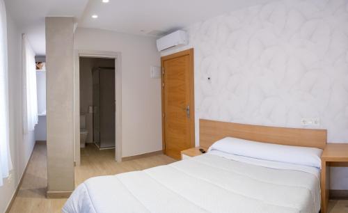 Hostal La Cortijana - image 8