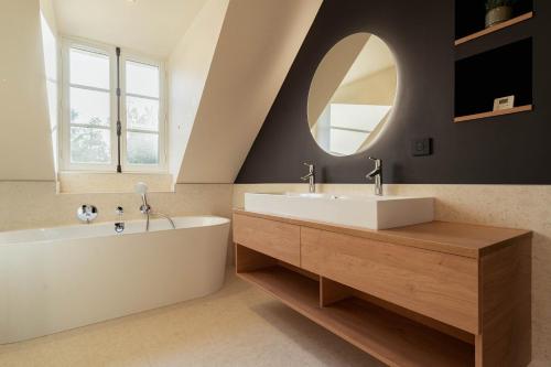 Domaine de l'Ormeau - Luxury Estate with Indoor Pool and Spa in Falaise, Normandy - Steps from Willi in Falaise