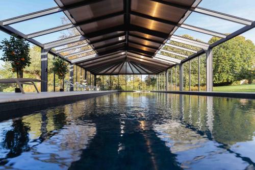 Басейн, Domaine de l'Ormeau - Luxury Estate with Indoor Pool and Spa in Falaise, Normandy - Steps from Willi in Falaise