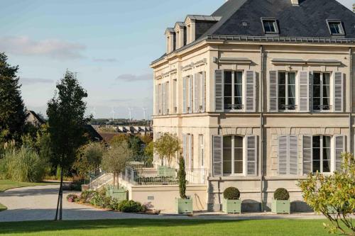 Вид, Domaine de l'Ormeau - Luxury Estate with Indoor Pool and Spa in Falaise, Normandy - Steps from Willi in Falaise