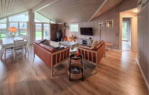  Beautiful Home In Humble With Sauna in Humble