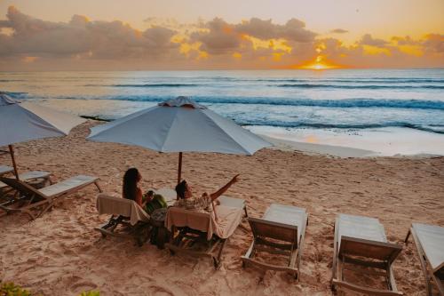 Petit Lafitte Beach Front Hotel & Bungalows
