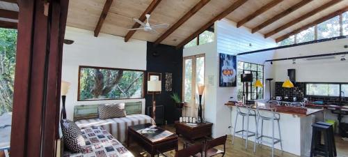Shared lounge/TV area, Divine House in Arroyo Pajarito in Tigre