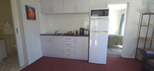 Kitchen, Cozy corner on Cohen in Annesbrook
