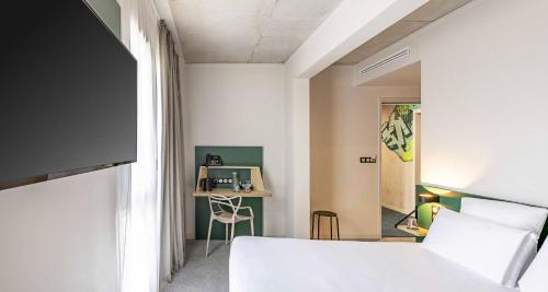 room detail thumbnail 1