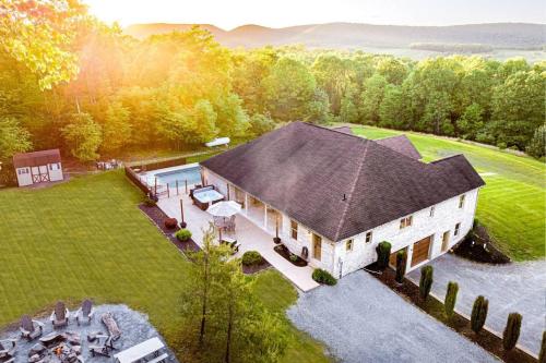 . Blissful Mountain Getaway
