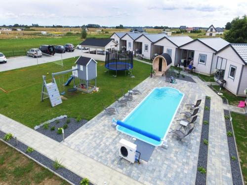 Holiday homes with pool, sauna and jacuzzi, Гонски