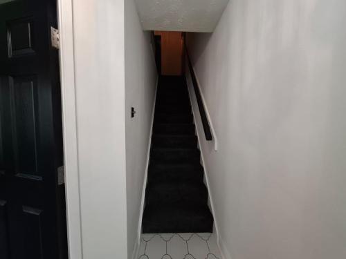 Foxley - Contractor 4-bed with parking & WIFI by Hosterooo in 威德尼斯