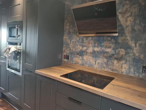 Foxley - Contractor 4-bed with parking & WIFI by Hosterooo in 威德尼斯