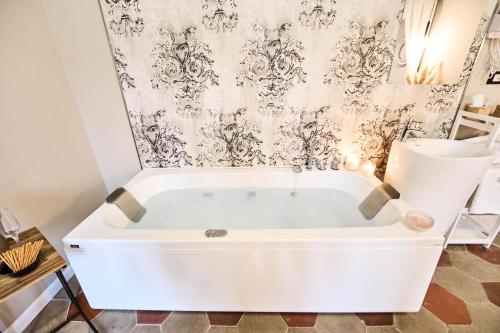 Palazzo Lupinacci - dimora storica Bed and breakfast in 科森扎