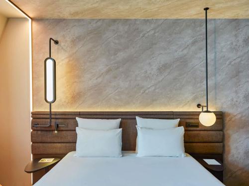 Standard Room with double bed and sofa