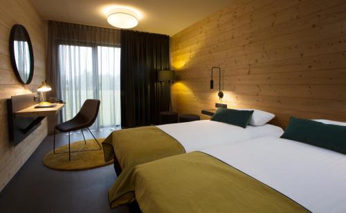 2 twin beds