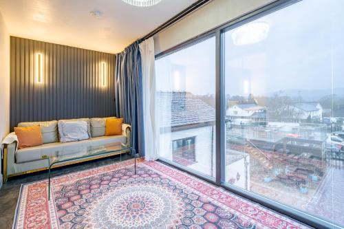 Suite, mountain view