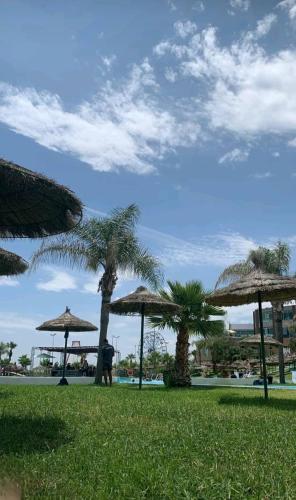platja, Cozy Cabo - 3Bed Beachfront Ground Floor Apartment - Private Terrace - Swimming Pool & Private Parki in Cabo Negro