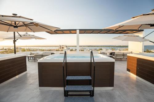 New Cactus Suite, Jacuzzi, Rooftop with Ocean View