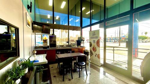 Hall, Days Inn by Wyndham Los Angeles LAX Airport/Stadium Area&nbsp; in LAX – Aeroporto Internazionale di Los Angeles