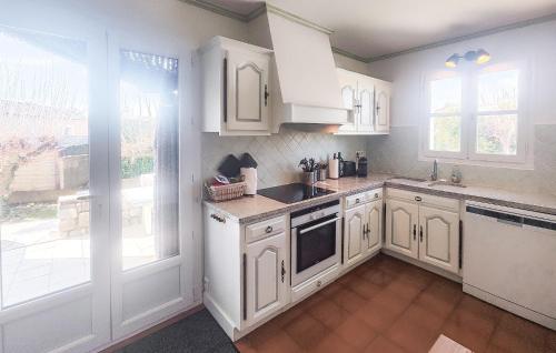 köök, Charmante Maison Avec Piscine in Mejannes-les-Ales