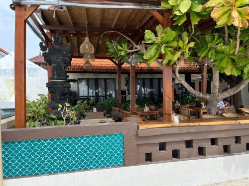 Buitenkant, Lembongan Made Inn in Nusa Lembongan