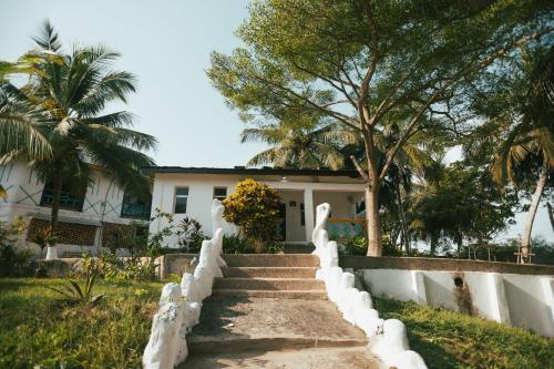 White Rocks Beach Resort in Winneba
