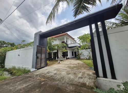3 Bed Room Green House Jembrana near Zappaz Bar & Restaurant