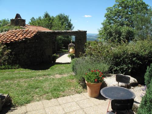 Gîte rustique au cœur de l'Allier avec poêle à bois - FR-1-582-543 (Gite rustique au cœur de l'Allier avec poele a bois - FR-1-582-543) in Saint-Berain