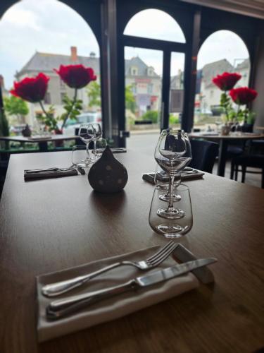Restaurant, Logis Loire Hotel - Les Cocottes Restaurant in Les Rosiers-sur-Loire