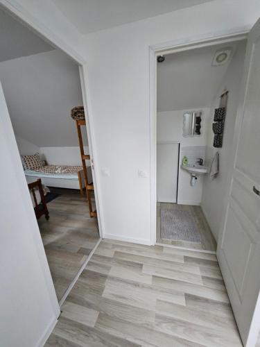 PETITE ET CHARMANTE MAISON à la campagne (PETITE ET CHARMANTE MAISON a la campagne) in Plonévez-du-Faou