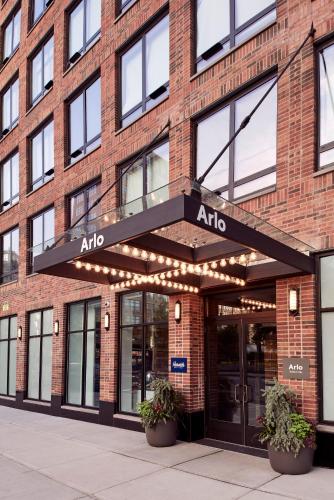 81611192 Arlo SoHo