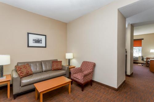 Baymont by Wyndham Savannah/Garden City - image 10