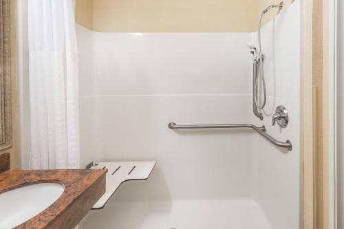 Baymont by Wyndham Savannah/Garden City - image 27