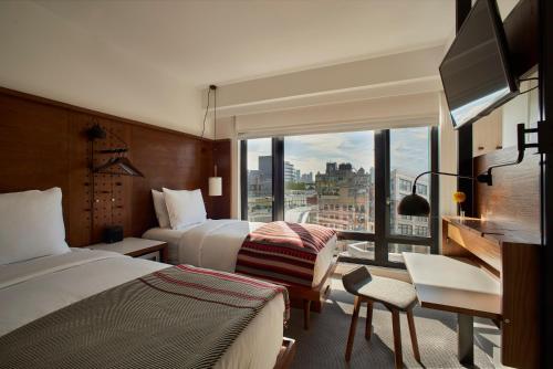 81615449 Arlo SoHo