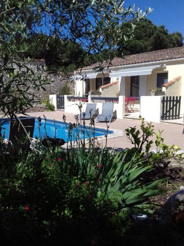 VILLA DEL RE 9 dans résidence avec piscine (VILLA DEL RE 9 dans residence avec piscine) in La Flotte