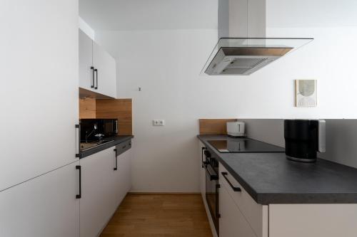 Chic 1BR, Fast to Downtown 3